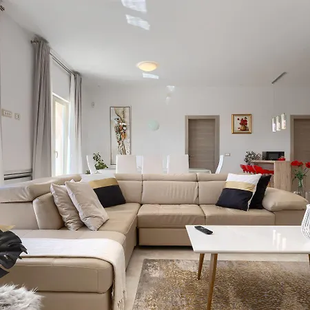 Perfekte Mit Gym, Ping-pong, Sauna Vikendica Vodnjan